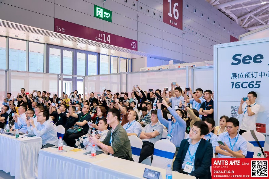 人们在看台上的人群 低可信度描述已自动生成